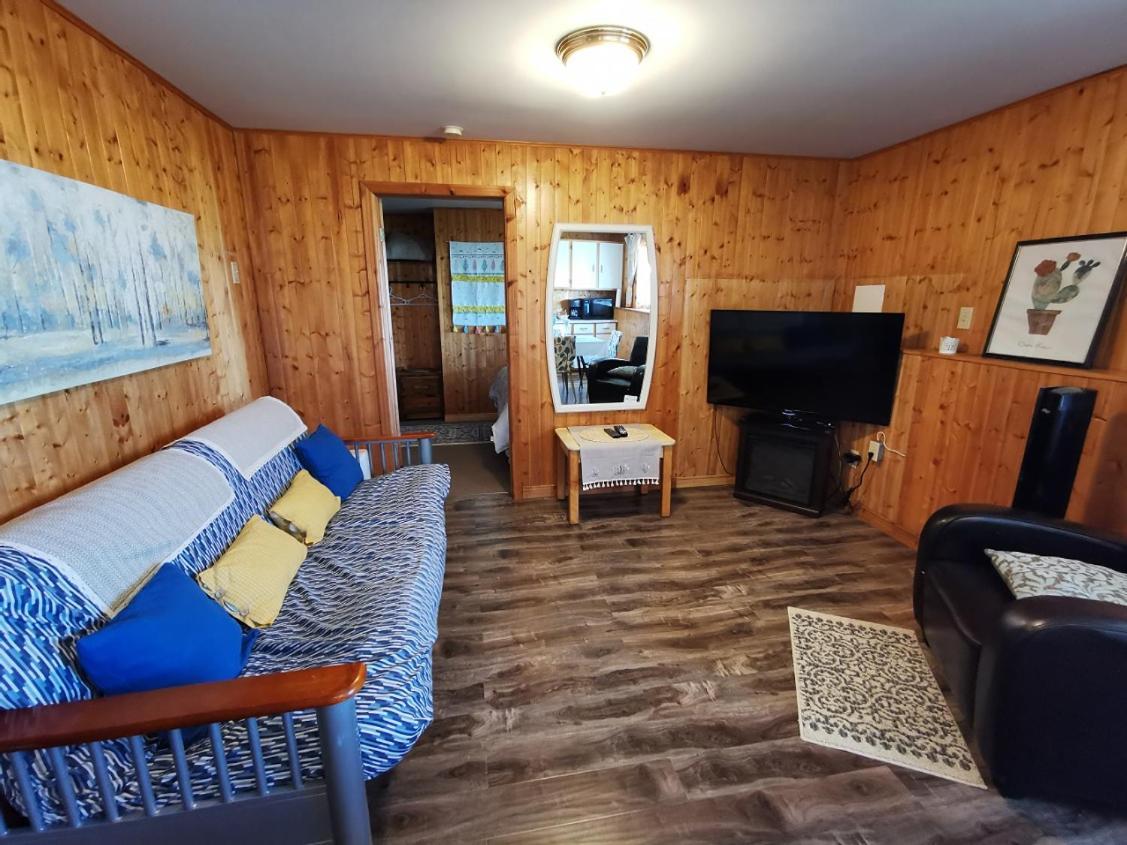 Knotty Pine Cottages, Suites & Motel Rooms Ingonish Ngoại thất bức ảnh