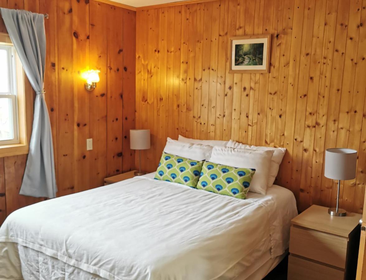 Knotty Pine Cottages, Suites & Motel Rooms Ingonish Ngoại thất bức ảnh