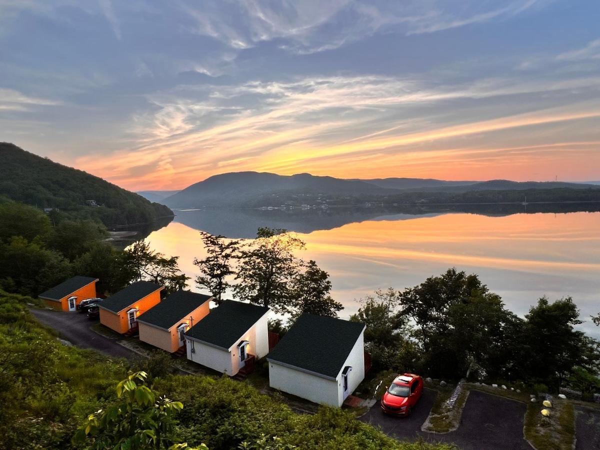 Knotty Pine Cottages, Suites & Motel Rooms Ingonish Ngoại thất bức ảnh