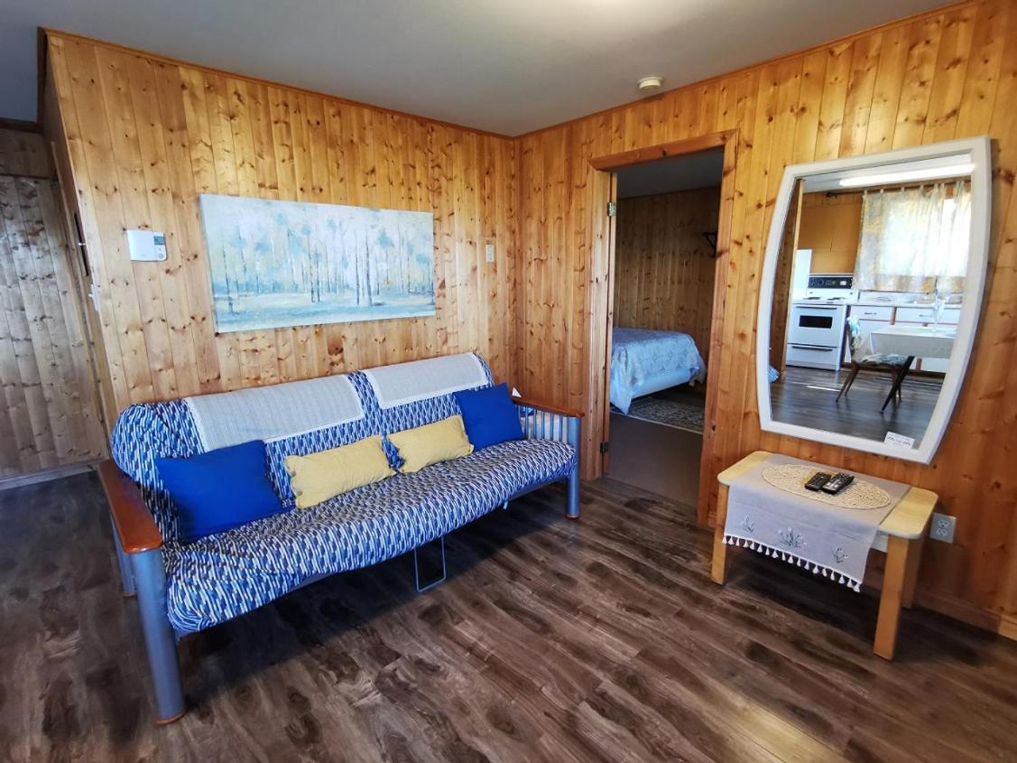Knotty Pine Cottages, Suites & Motel Rooms Ingonish Ngoại thất bức ảnh