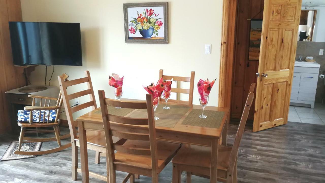 Knotty Pine Cottages, Suites & Motel Rooms Ingonish Ngoại thất bức ảnh