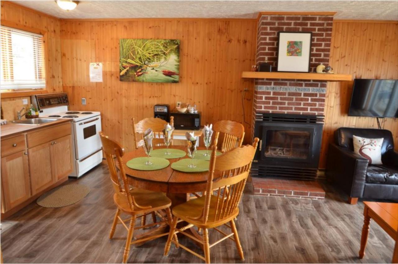 Knotty Pine Cottages, Suites & Motel Rooms Ingonish Ngoại thất bức ảnh