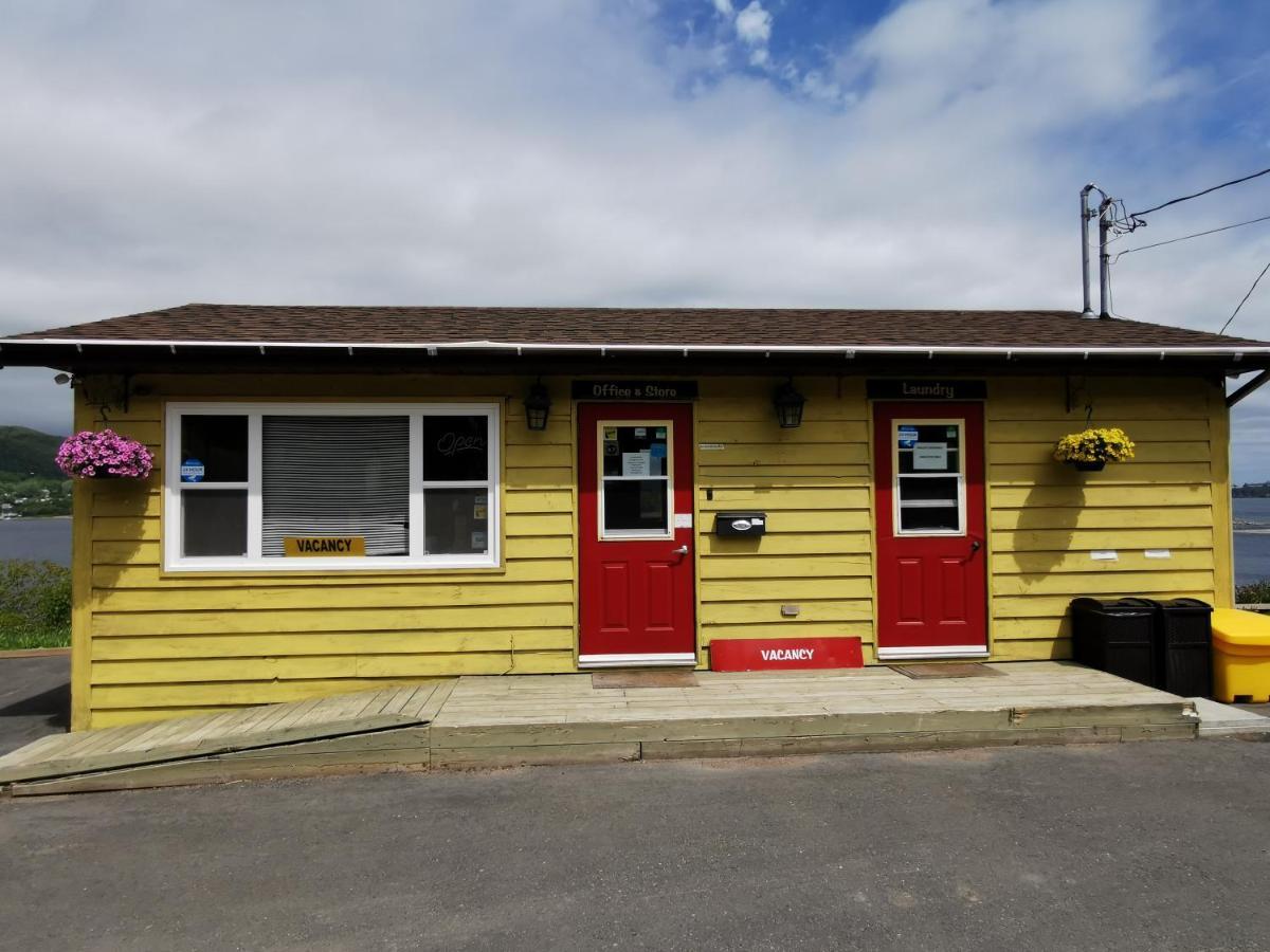 Knotty Pine Cottages, Suites & Motel Rooms Ingonish Ngoại thất bức ảnh