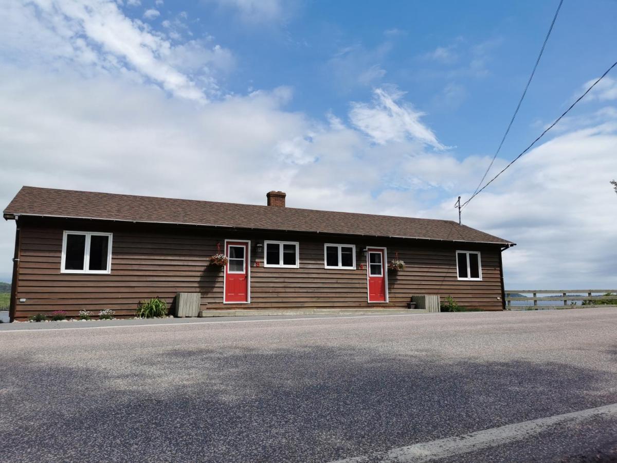 Knotty Pine Cottages, Suites & Motel Rooms Ingonish Ngoại thất bức ảnh